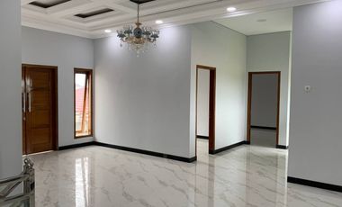 Rumah Mewah Baru Dekat RS Dr Oen Solo Baru
