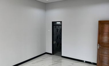 Rumah Mewah Baru Dekat RS Dr Oen Solo Baru
