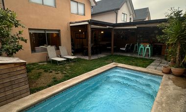 ARRIENDO  CASA CON PISCINA 3 D 3B