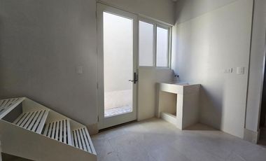 RESIDENCIA EN VENTA EN LA CAVA RESIDENCIAL