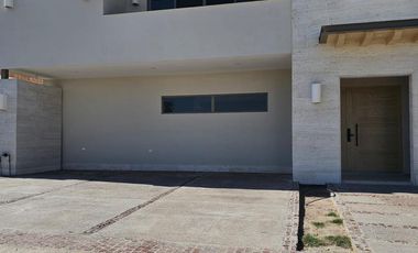 RESIDENCIA EN VENTA EN LA CAVA RESIDENCIAL