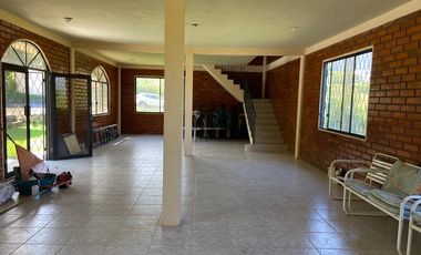 Terreno en venta con casa de eventos, Yunguilla