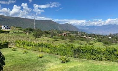 Terreno en venta con casa de eventos, Yunguilla