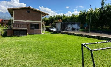 Terreno en venta con casa de eventos, Yunguilla