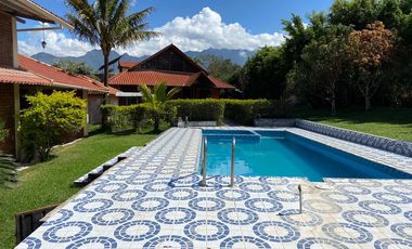 Terreno en venta con casa de eventos, Yunguilla