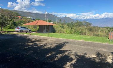 Terreno en venta con casa de eventos, Yunguilla