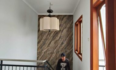 Disewakan Rumah Dukuh Kupang dekat Pakis Kembang Kuning Dukuh Pakis