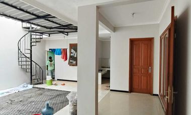 Disewakan Rumah Dukuh Kupang dekat Pakis Kembang Kuning Dukuh Pakis