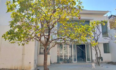 Disewakan Rumah Luas di Pakuwon City Surabaya