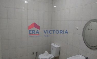 Disewakan Rumahl} ada kolam renang