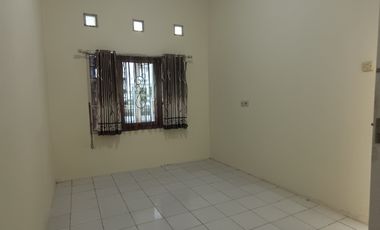 Di Jual Rumah dlm komplek perumahan Timur pasar Colombo condongcatur