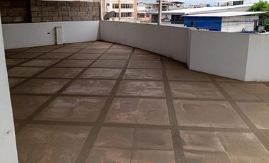 Casa multifamiliar con local comercial en  Machala