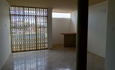 Casa multifamiliar con local comercial en  Machala