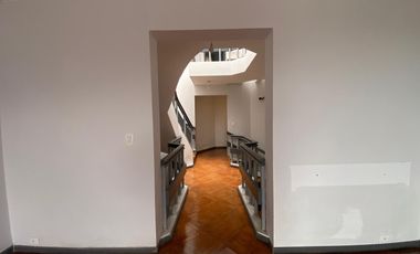 CASA CON UBICACION ESTRATEGICA A LA VENTA.