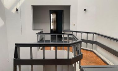 CASA CON UBICACION ESTRATEGICA A LA VENTA.