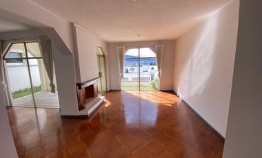 CASA CON UBICACION ESTRATEGICA A LA VENTA.