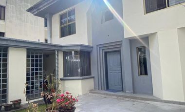 CASA CON UBICACION ESTRATEGICA A LA VENTA.