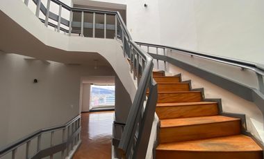 CASA CON UBICACION ESTRATEGICA A LA VENTA.