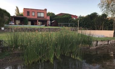 Casa 4 amb.  dep. del  20/12 al 31/01 Al Lago, B. Privado San Agustín, Villanueva