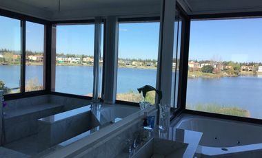 Casa 4 amb.  dep. del  20/12 al 31/01 Al Lago, B. Privado San Agustín, Villanueva