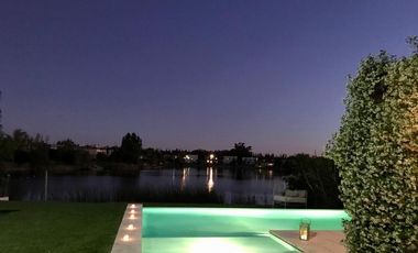 Casa 4 amb.  dep. del  20/12 al 31/01 Al Lago, B. Privado San Agustín, Villanueva