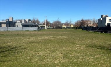 Venta terreno en Club House las Casuarinas Ibarlucea!