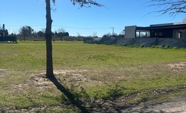 Venta terreno en Club House las Casuarinas Ibarlucea!