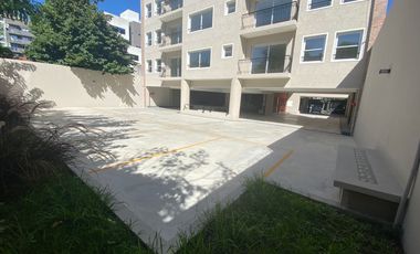 2 AMBIENTES  con tamaño de tres  +CON COCHERA