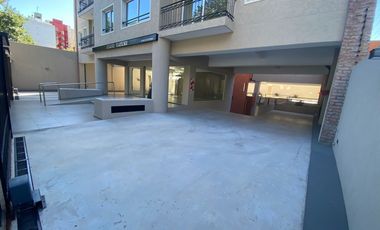 2 AMBIENTES  con tamaño de tres  +CON COCHERA