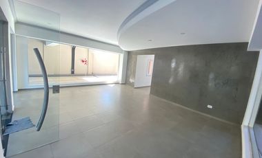 2 AMBIENTES  con tamaño de tres  +CON COCHERA