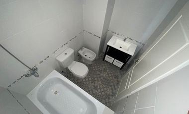 2 AMBIENTES  con tamaño de tres  +CON COCHERA