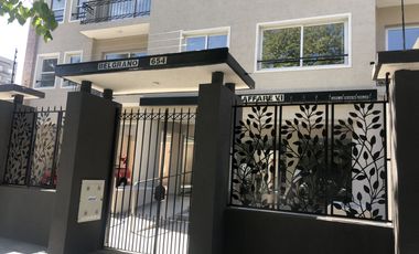 2 AMBIENTES  con tamaño de tres  +CON COCHERA