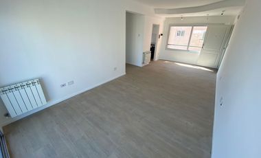 2 AMBIENTES  con tamaño de tres  +CON COCHERA