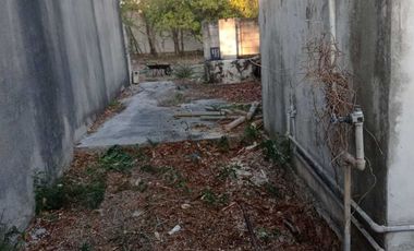 Casa con amplio terreno, a una cuadra del Parque Adolfo López Mateos