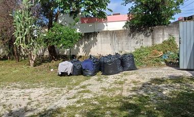 Casa con amplio terreno, a una cuadra del Parque Adolfo López Mateos