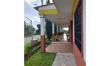 SE VENDE FINCA HOTEL EN QUIMBAYA 3 CUADRAS