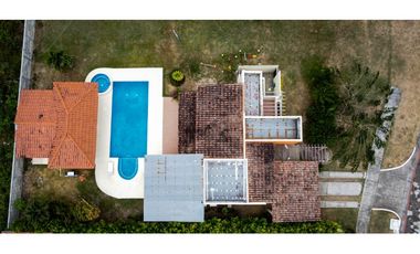 GORGONA / MALIBU LAKES / 750M2 / 6 HABITACION / 2 PARKING / AMOBLADO