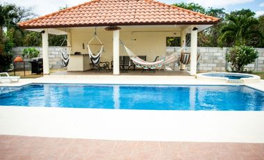 GORGONA / MALIBU LAKES / 750M2 / 6 HABITACION / 2 PARKING / AMOBLADO