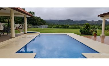 GORGONA / MALIBU LAKES / 750M2 / 6 HABITACION / 2 PARKING / AMOBLADO