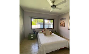 En venta casa en Altos de la Gloria, Betania