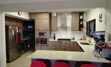 En venta casa en Altos de la Gloria, Betania