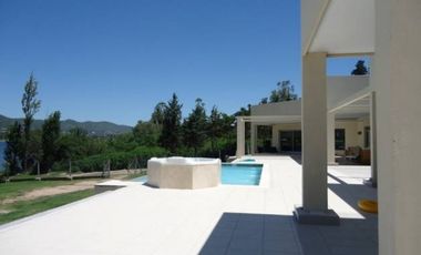 CARLOS PAZ CORDOBA VENDO CASA CON COSTA AL LAGO