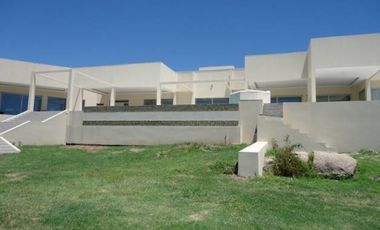 CARLOS PAZ CORDOBA VENDO CASA CON COSTA AL LAGO