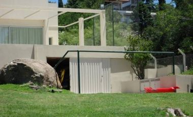 CARLOS PAZ CORDOBA VENDO CASA CON COSTA AL LAGO