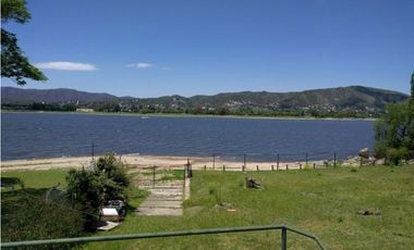 CARLOS PAZ CORDOBA VENDO CASA CON COSTA AL LAGO