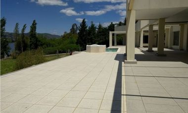 CARLOS PAZ CORDOBA VENDO CASA CON COSTA AL LAGO