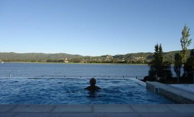 CARLOS PAZ CORDOBA VENDO CASA CON COSTA AL LAGO