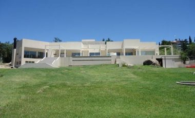 CARLOS PAZ CORDOBA VENDO CASA CON COSTA AL LAGO