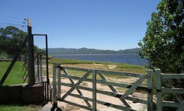 CARLOS PAZ CORDOBA VENDO CASA CON COSTA AL LAGO