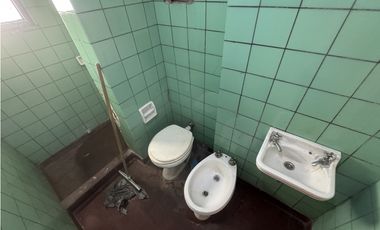 VENTA DEPTO 4 AMB CON BALCON. CHILAVERT 6800. VILLA LUGANO. CABA.